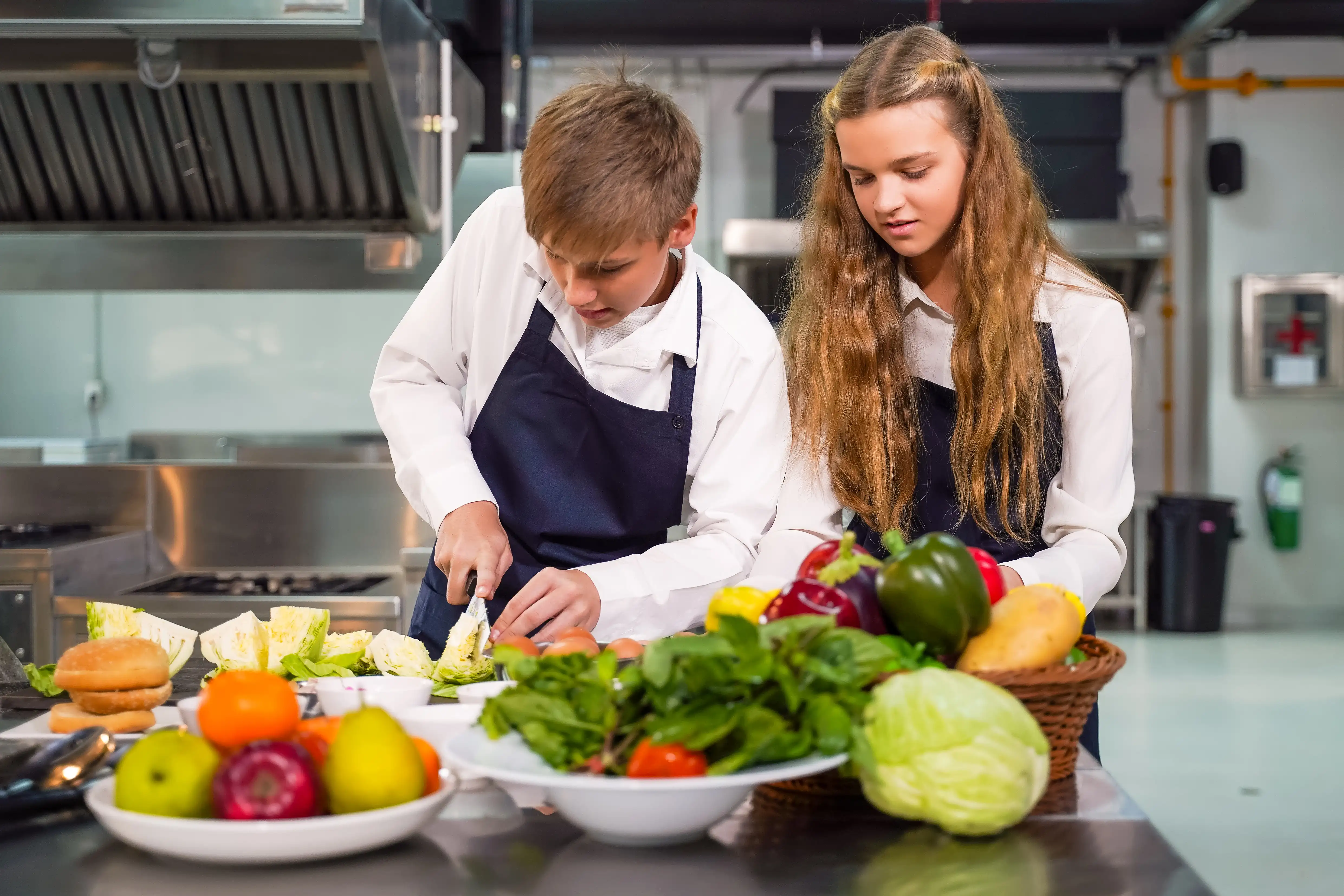 Probekochen mit Schüler*innen